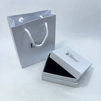 Boîtes cadeaux en papier de luxe argentées personnalisées avec insert en velours assorti pour l'emballage de bijoux et de montres