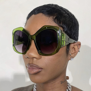 Nouvelle Tendance 2024 : Lunettes de Soleil Vintage pour Femme, Visière Personnalisée, Monture Large en PC, Forme Polygone Irrégulière - Product Image 3