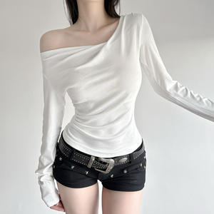 T-shirt en tricot asymétrique à épaules dénudées sexy pour femmes, couleur unie, col châle, coupe ajustée, style européen américain - Product Image 4