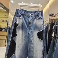 Nouvelle collection automne 2026 – Jean délavé bleu pour femme, style scimitar, déchiré, coupe large, décontracté et chic pour le quotidien