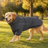 Wasserdichte Hundejacke Haustier-Regenmantel Frühling Herbst Winddicht Leicht Atmungsaktiv mit Kapuze für Outdoor-Spaziergänge Großhandel
