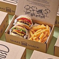 Özel Kraft Burger kutusu patates kızartması Hot Dog kızarmış tavuk Hamburger UV avantajı ofset baskı altın folyo yiyecek kutusu