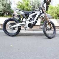 دراجة نارية كهربائية جديدة 2026 ساخنة للبيع من Surron Light Bee 2 بقوة 24 كيلو واط للطرق الوعرة، ببطارية ليثيوم كبيرة السعة 78.54 فولت 45 أمبير ساعة، تعمل بالكهرباء.