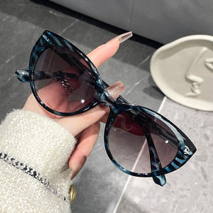 Nuovo Unisex retrò Cat-Eye montatura <span class=keywords><strong>occhiali</strong></span> <span class=keywords><strong>da</strong></span> <span class=keywords><strong>vista</strong></span> Versatile blu luce UV protezione leopardata materiale per PC - Product Image 2