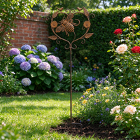 Décoration de jardin en fer forgé vintage résistante aux intempéries en forme de cœur et d'abeille avec piquets pour pelouse, patio et extérieur