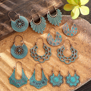 Pendientes colgantes de aleación bohemia para mujer, chapados en bronce antiguo, con diseño floral, joyería de moda, accesorio de estilo bohemio - Product Image 1