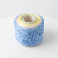 Fil acrylique teint en masse pour la vente en gros transfrontalière, idéal pour le tricot à la main, les couvertures de lit, les châles fins et les vêtements d'extérieur ; Emballage en pelotes de fil