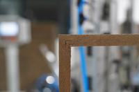 Machine robotisée automatique de pose de clous aux coins des cadres sur 4 côtés, machine de jonction de cadres photo à haute production pour la fabrication de cadres photo en bois
