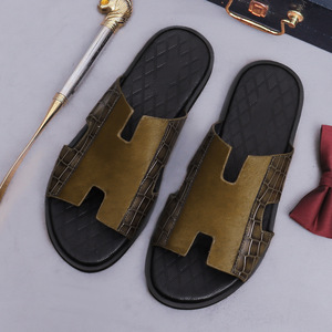 Nouvelles pantoufles d'été pour hommes en cuir véritable, style européen, tendance, confortables, décontractées, pour l'extérieur et la maison. - Product Image 4