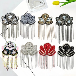 Distintivo da Spalla di Lusso Fatto a Mano in Metallo <span class=keywords><strong>con</strong></span> Nappe, Applicazioni Ricamate in Tessuto <span class=keywords><strong>con</strong></span> Strass e Perline per Spettacoli Teatrali - Product Image 3