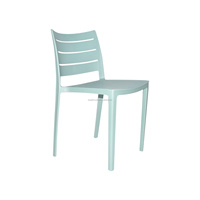 Chaise de salle à manger en polypropylène bleu clair, design ergonomique empilable