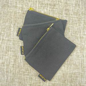 Pochette à monnaie en coton noir pas cher en gros, trousse de toilette de voyage personnalisée avec logo, sac à maquillage en toile pour femmes - Product Image 4