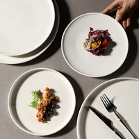 Assiette à dîner en céramique de forme ronde de haute qualité, style nordique européen, vaisselle en porcelaine, vaisselle de table pour hôtel, mariage