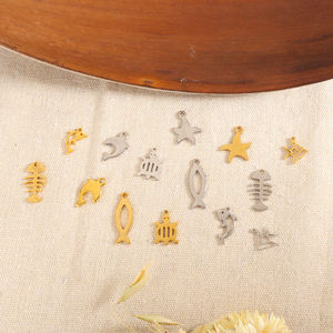 Amuletos de Vida Marina Dorados |   Colgantes de Acero Inoxidable con Baño de Oro PVD de 18K al por Mayor |   Impermeable, Hipoalergénico y Resistente al Deslustre - Product Image 4