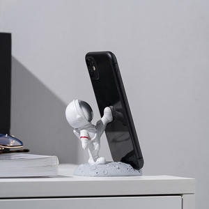 宇宙飛行士の携帯電話の立場おかしい樹脂の宇宙飛行士の彫像の電話ホールダーの机の装飾の家のためのかわいい携帯電話立場 - Product Image 5