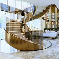 Escalier moderne incurvé en bout Structure en bois et acier avec rail en verre design pour maisons duplex à usage intérieur Aménagements ouverts