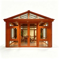 Moderna Terraza Acristalada con Estructura de Aluminio Estilo Madera de Redwood, Techo Poligonal, Luces Integradas, Ventanas Grandes, Espacio de Patio Exterior Personalizable