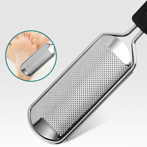 Râpe professionnelle en acier inoxydable pour les pieds, grattoir à callosités, outil de pédicure pour éliminer les peaux mortes des talons - Product Image 1