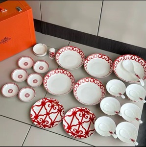 Exquisite 58-Pcs Ceramic Red Porcelain Luxury Europe <b>Dinnerware</b> Sets Good Selling Modern Design Kitchen Accessories - Product Image 4