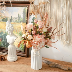 Bouquet de fleurs artificielles Evening Breeze Dream Notes en mousse plastique et tissu pour mariage et décoration intérieure CF02270 - Product Image 1