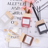 Vietnam personnalisé coloré 50ml/100ml carré parfum roseau diffuseur bouteille de luxe aromathérapie ensemble bouchon en bois huiles essentielles vis