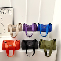 Sac bandoulière minimaliste en nylon, forme tonneau, étanche, avec sangle réglable, pour usage quotidien décontracté, vente en gros