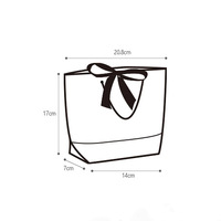 Sac en papier de luxe personnalisé imprimé avec poignée et emballage recyclable pour la vente au détail de vêtements chaussures cadeaux en fourrure carton avec logo de marque