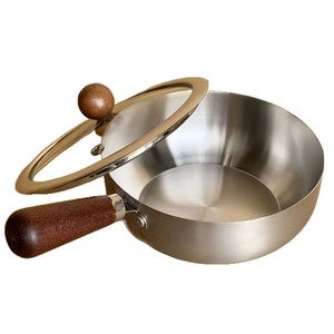 Olla pequeña de acero inoxidable para preparar comida para bebés con mango de madera, resistente al calor y a las caídas, para aceite caliente y fideos instantáneos. - Product Image 5