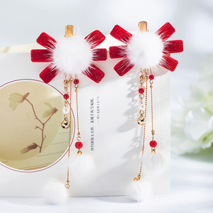 Liquidación de accesorios para faldas de estilo étnico para niños, pinzas para el pelo con pompones de visón, lindos y dulces accesorios para el pelo de estilo antiguo. - Product Image 2