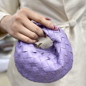 Mini Borsa a Mano Intrecciata di Lusso Personalizzata, Borsetta alla Moda Fatta a Mano in Pelle Vegana PU con Nodo, Borsa Mezzaluna Intessuta a Mano Estate 2025 - Product Image 2