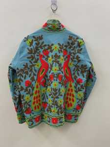 Chaqueta Bordada a Mano con Diseño Floral de Pavo Real en Terciopelo Suzani, Abrigo Bohemio de Invierno para Mujer, Prenda Exterior de Boutique de la India - Product Image 3