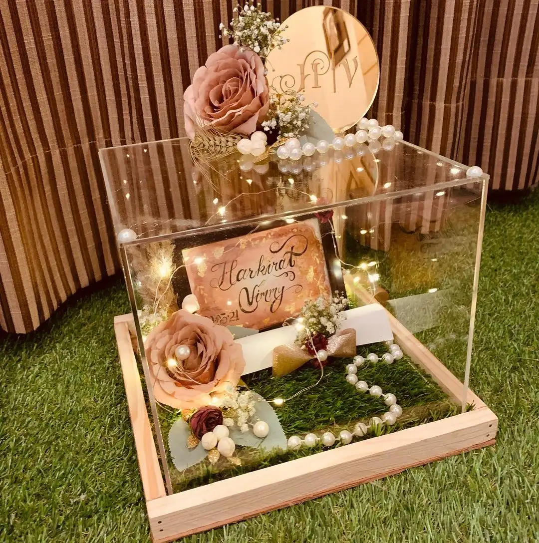 Caja de tarjeta de regalo de boda de acrílico personalizado precio barato caja de anillo de boda de acrílico bastante personalizado