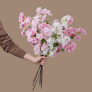 Fleur de cerisier à 3 branches, fleur artificielle de cerisier, fabricant de fleurs artificielles, décoration intérieure, mariage, vente en gros de fleurs artificielles - Product Image 1