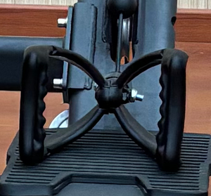 Máquina de gimnasio comercial QLK - L8033A: Máquina de piernas en posición prona de acero para fitness, ideal para gimnasios y estudios, con sistema de carga de placas L8033A P - Product Image 5