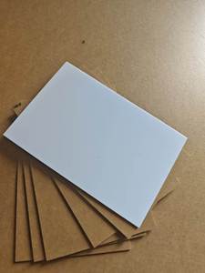 Plaques magnétiques transparentes flexibles découpées au <span class=keywords><strong>laser</strong></span>, personnalisées, colorées, sublimées, en acrylique blanc laiteux de 5 mm - Product Image 2