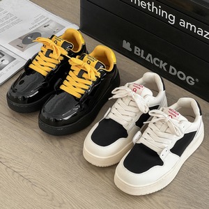Zapatillas de diseño original de talla pequeña, unisex, para las cuatro estaciones, con suela gruesa y efecto de aumento de altura. Zapatillas blancas de moda. - Product Image 1
