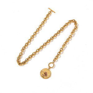 Collar con Colgante Redondo Dorado con Zirconia Roja Engastada, Cierre OT, Estilo Europeo, Joyería de Regalo - Product Image 4