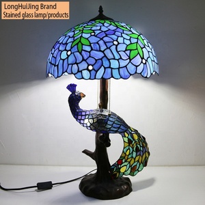 Lámpara de Mesa LongHuiJing de 16 Pulgadas, Estilo Tiffany Mediterráneo, con Cúpula de Vidrio Teñido, Base con Diseño de Pavo Real, LED AC Flexible y Ecológico - Product Image 1