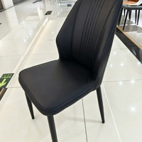 Chaise de salle à manger moderne en cuir à motif patte de chat avec coutures verticales, chaise d'appoint rembourrée avec pieds en métal noir pour salle à manger et cuisine