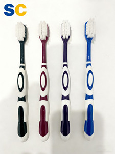 Spazzolino da Denti per Adulti con Setole Morbide e Manico Ergonomico in 4 Colori per Cura Orale Quotidiana - Product Image 1