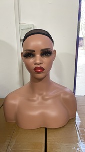Đầu Mannequin trưng bày bán buôn có vai, hình bán thân nữ, tóc giả đen tự nhiên có lông mi, chất liệu PP, giao hàng nhanh - Product Image 2