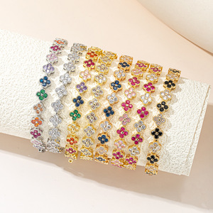 Bracciale all'ingrosso con quadrifoglio e zirconi, gioielli a catena con fiori multicolori placcati oro in rame per donna - Product Image 1