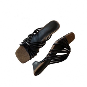 Sandales à talons carrés en cuir véritable, à enfiler, élégantes et tendance, à talon moyen pour femme - Product Image 5