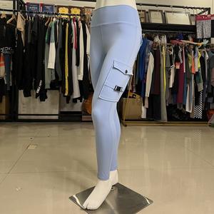 Pantalon de yoga d'entraînement de fitness à haute élasticité avec logo personnalisé leggings taille haute à poche cargo pour femmes - Product Image 1