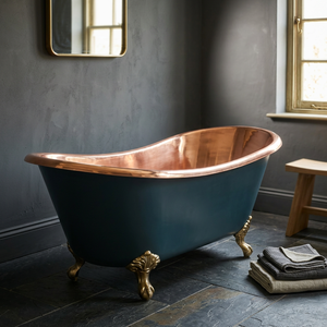 Baignoire autoportante ovale en cuivre martelé à pieds de chaise, finition cuivre antique, pour salle de bain domestique - Indian Home Crafts - Product Image 1