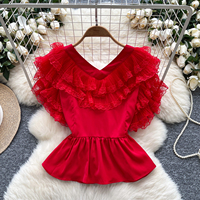 Chemisier vintage à volants en dentelle et maille pour femme, col en V, faux boutons perlés, manches courtes, style peplum, idéal pour l'été