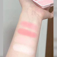 Palette de fards à joues crème 4 couleurs en gros sous marque privée, fini mat et scintillant, illuminateur en forme de cœur, maquillage visage en vrac avec éponge
