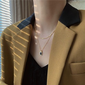 <span class=keywords><strong>Prix</strong></span> usine femmes accessoires bijoux chaîne de fer alliage noir carré pendentif multicouche lumière collier chaîne pour mariage - Product Image 2