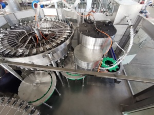 Máquina Automática de Llenado de Bebidas de 200 <span class=keywords><strong>Bpm</strong></span> con Botellas de Plástico, Motor Eléctrico, Control Digital y Funciones de Ahorro de Energía - Product Image 3