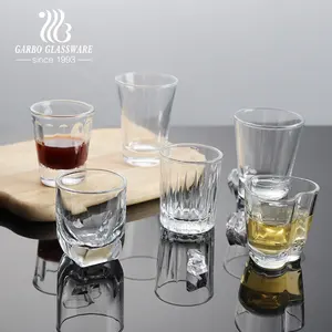 Ucuz fiyat shot cam bardak şeffaf şeffaf küçük ruhu bardak dünya çapında popüler boyutu 50ML 2oz votka tequila rum içecek bardağı